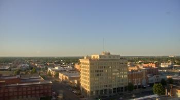 Weather camera view of First National Bank-Hutchinson.