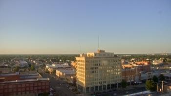 Weather camera view of First National Bank-Hutchinson.