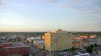 Weather camera view of First National Bank-Hutchinson.