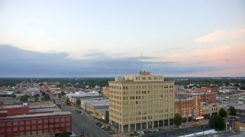Weather camera view of First National Bank-Hutchinson.