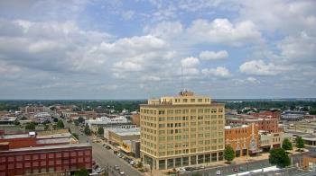 Weather camera view of First National Bank-Hutchinson.