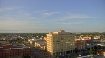 Weather camera view of First National Bank-Hutchinson.