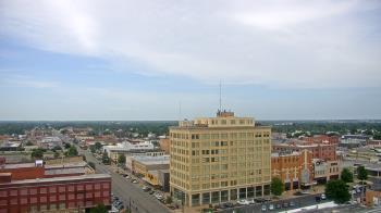 Weather camera view of First National Bank-Hutchinson.