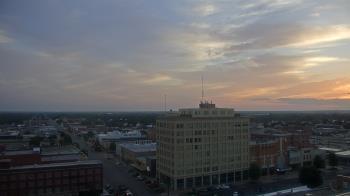 Weather camera view of First National Bank-Hutchinson.
