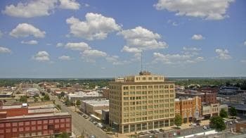 Weather camera view of First National Bank-Hutchinson.