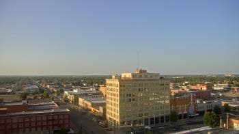 Weather camera view of First National Bank-Hutchinson.