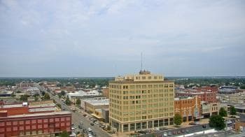 Weather camera view of First National Bank-Hutchinson.