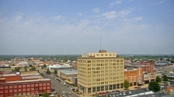 Weather camera view of First National Bank-Hutchinson.