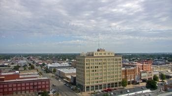 Weather camera view of First National Bank-Hutchinson.