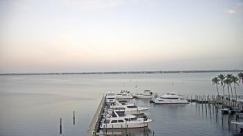 Weather camera view of Pinchers Marina at Edison Ford.