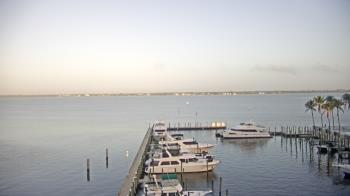 Weather camera view of Pinchers Marina at Edison Ford.