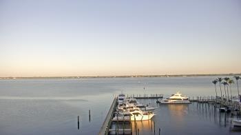 Weather camera view of Pinchers Marina at Edison Ford.