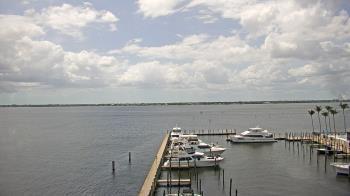 Weather camera view of Pinchers Marina at Edison Ford.