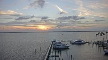 Weather camera view of Pinchers Marina at Edison Ford.