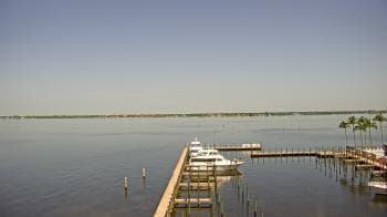 Weather camera view of Pinchers Marina at Edison Ford.