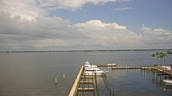 Weather camera view of Pinchers Marina at Edison Ford.