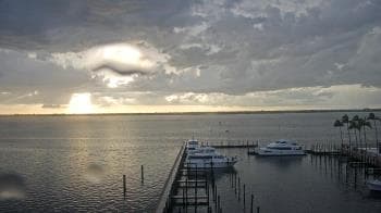 Weather camera view of Pinchers Marina at Edison Ford.