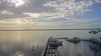 Weather camera view of Pinchers Marina at Edison Ford.