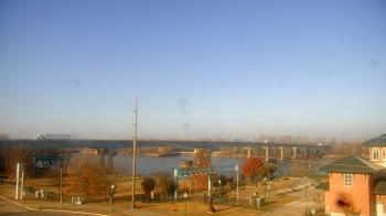 Weather camera view of Miss Lauras.