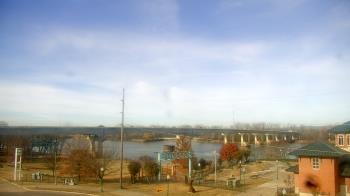 Weather camera view of Miss Lauras.