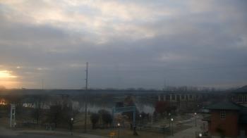 Weather camera view of Miss Lauras.