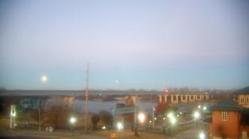 Weather camera view of Miss Lauras.