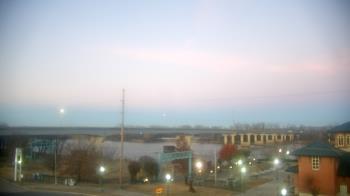 Weather camera view of Miss Lauras.