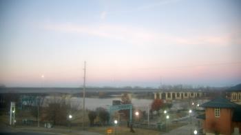 Weather camera view of Miss Lauras.