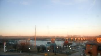 Weather camera view of Miss Lauras.