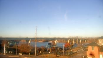 Weather camera view of Miss Lauras.