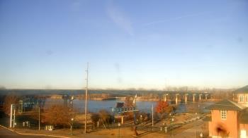 Weather camera view of Miss Lauras.