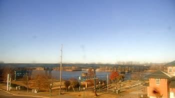 Weather camera view of Miss Lauras.