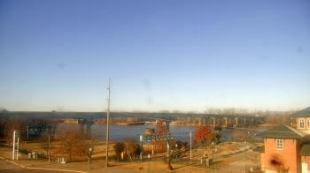 Weather camera view of Miss Lauras.