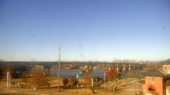 Weather camera view of Miss Lauras.