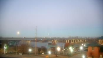 Weather camera view of Miss Lauras.