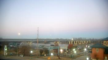 Weather camera view of Miss Lauras.