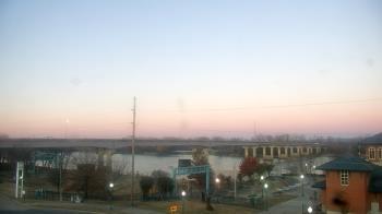 Weather camera view of Miss Lauras.