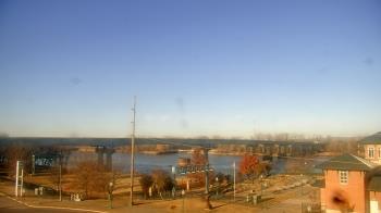 Weather camera view of Miss Lauras.