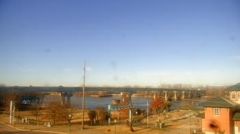 Weather camera view of Miss Lauras.