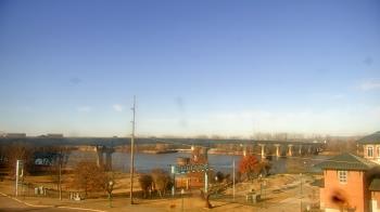 Weather camera view of Miss Lauras.