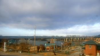 Weather camera view of Miss Lauras.