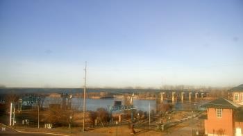 Weather camera view of Miss Lauras.