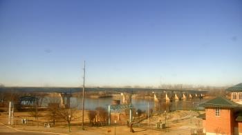 Weather camera view of Miss Lauras.