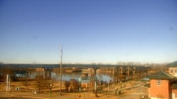 Weather camera view of Miss Lauras.