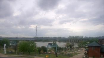 Weather camera view of Miss Lauras.