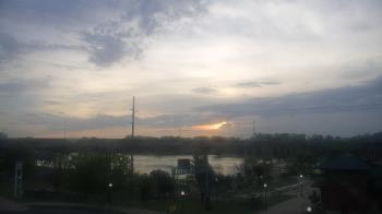 Weather camera view of Miss Lauras.