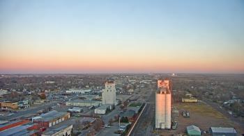 Weather camera view of Garden City Coop Inc - city center.