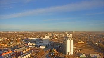 Weather camera view of Garden City Coop Inc - city center.