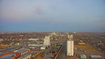 Weather camera view of Garden City Coop Inc - city center.