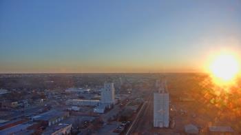 Weather camera view of Garden City Coop Inc - city center.